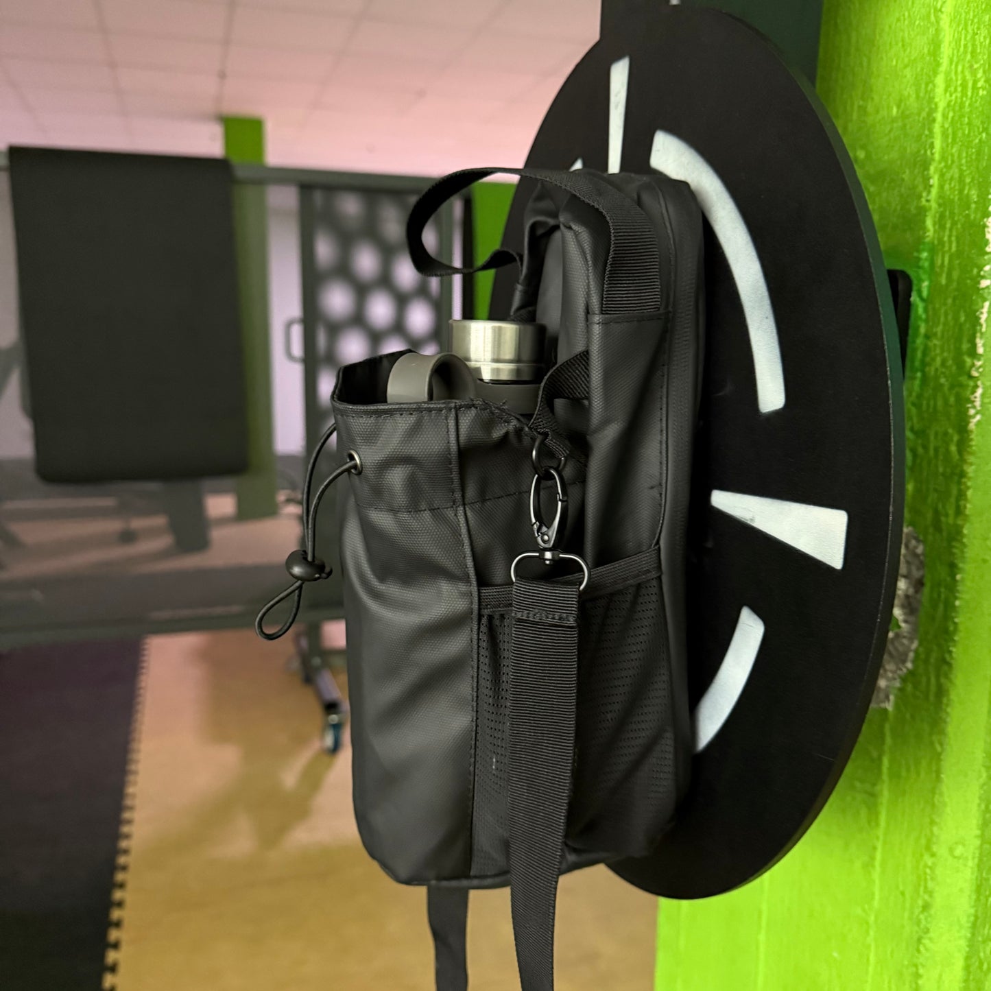 Powerful magnetic water bottle bag