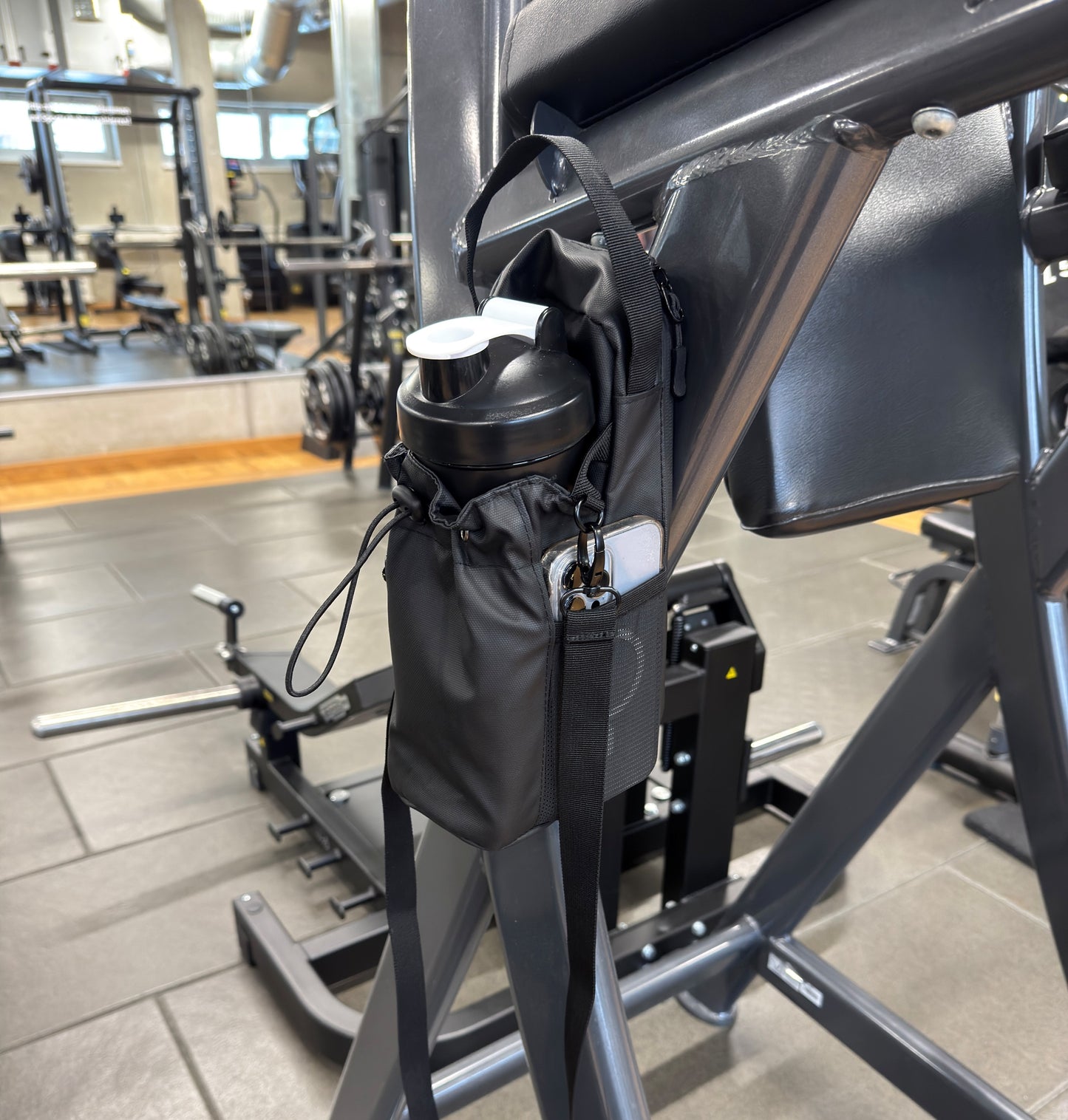 Powerful magnetic water bottle bag